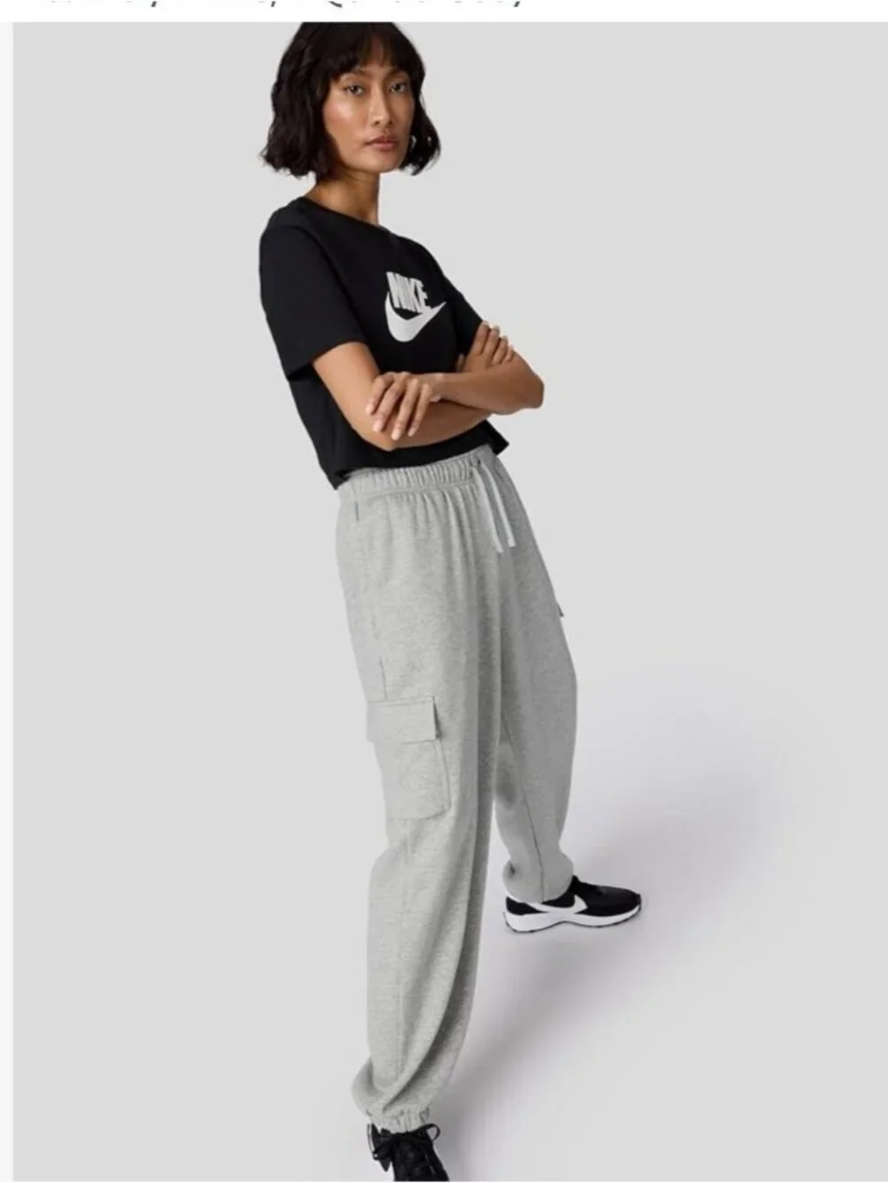 Nike Sportswear Club Fleece Women's Mid-Rise Oversized Cargo Sweatpants Grey